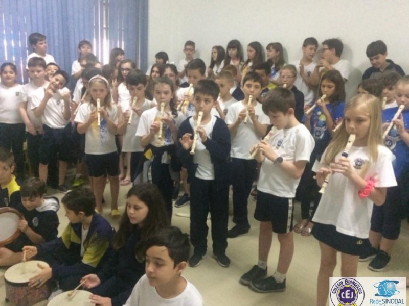 A MAGIA DE TOCAR EM GRUPO